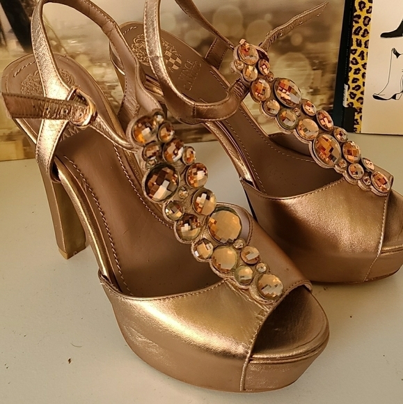 VINCE Camuto rose gold metallic heels US7 - Picture 2 of 10